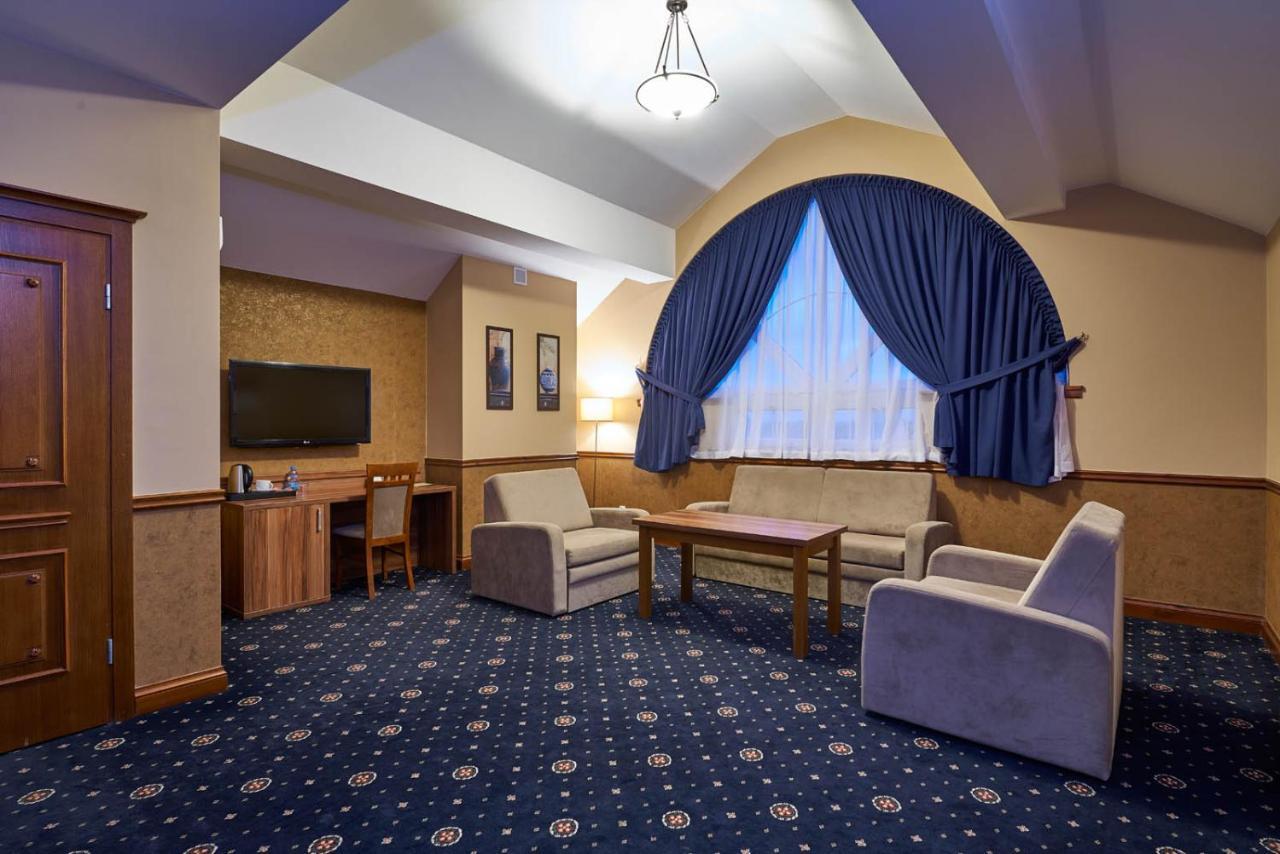 Hotel Dwor Galicja Stalowa Wola Kültér fotó