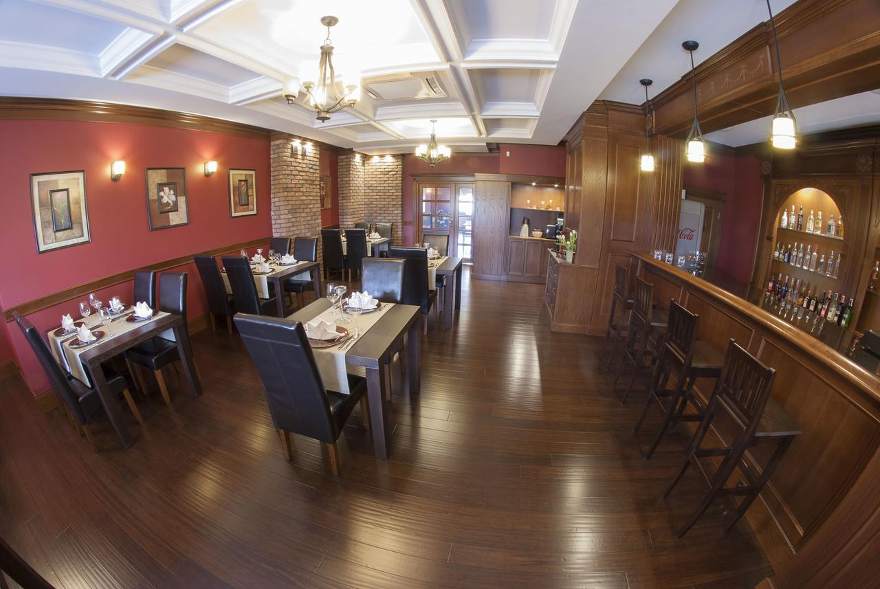 Hotel Dwor Galicja Stalowa Wola Kültér fotó