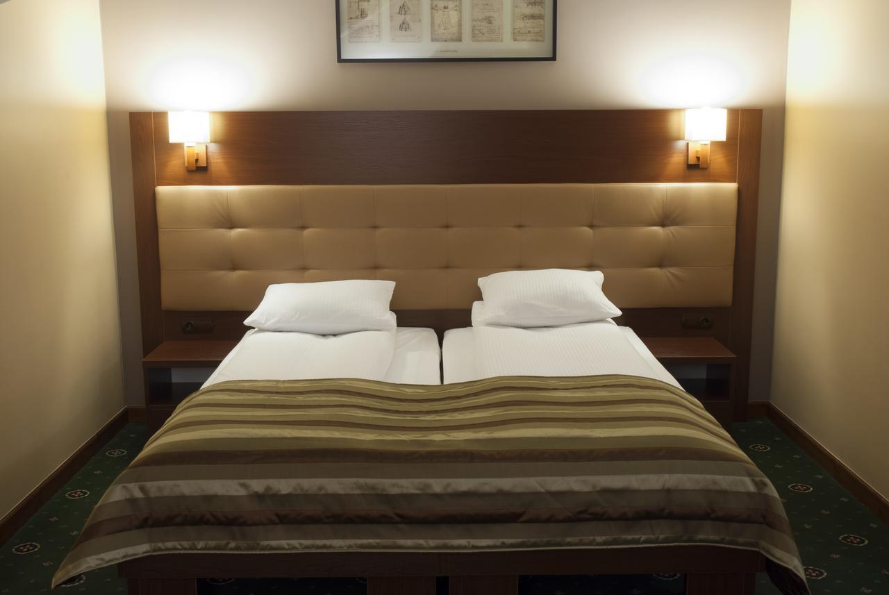 Hotel Dwor Galicja Stalowa Wola Kültér fotó